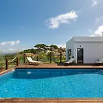 Penedo Escape Sea 4* Коларес